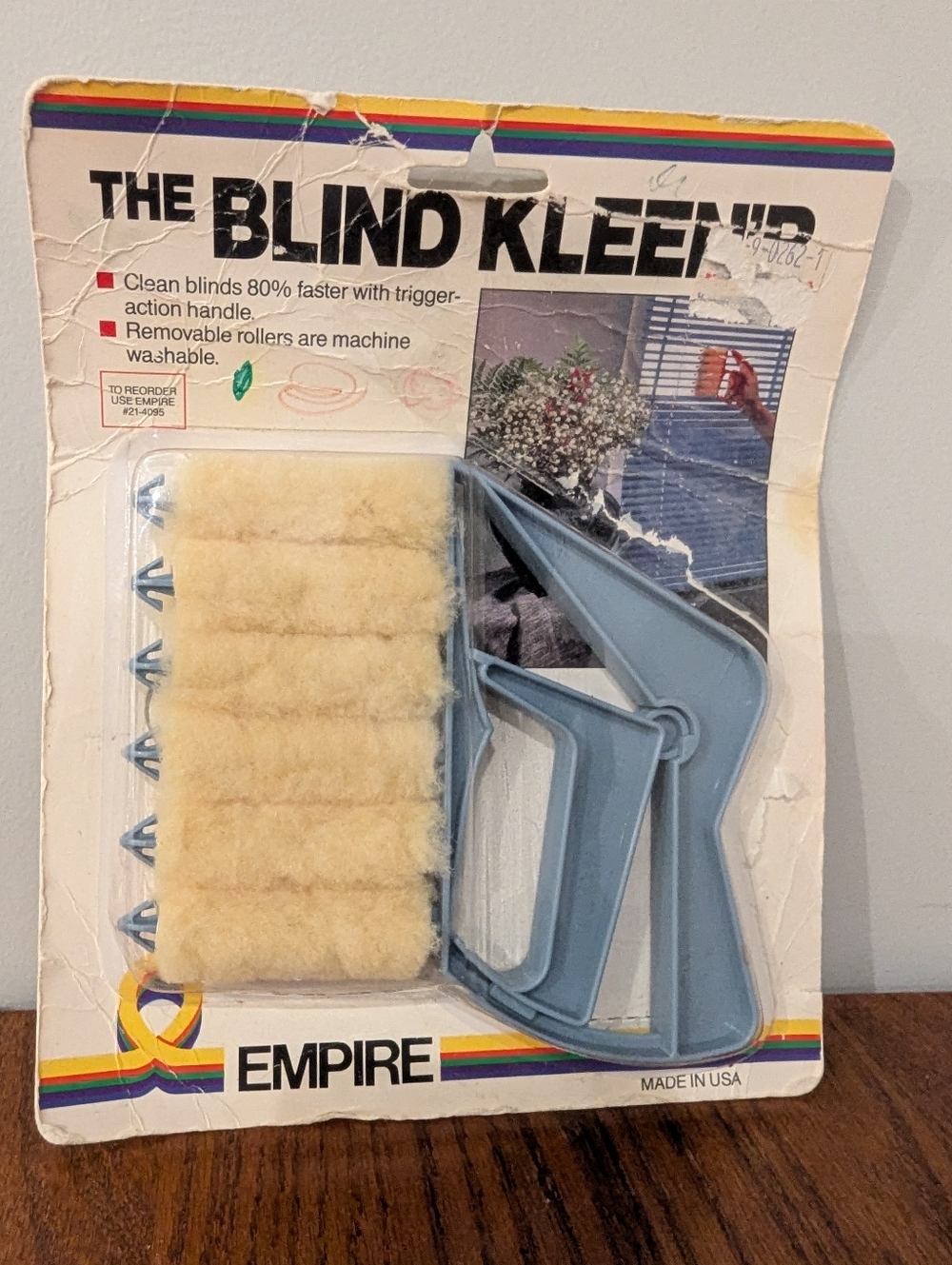 Vintage THE BLIND KLEEN'R made in the USA. New in package. Blind Cleaner